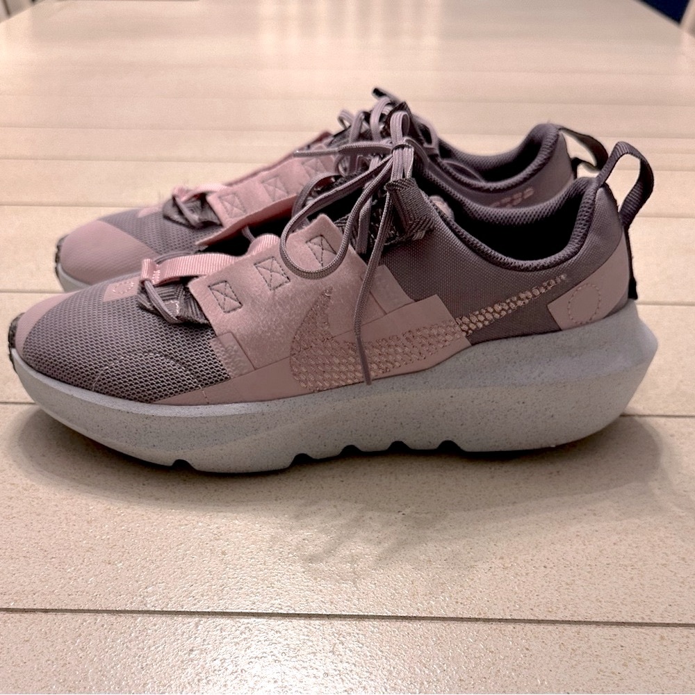 Nike athletic girl’s in pink and gray. 7 Youth